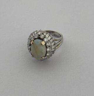 Gouden ring met diamanten en opaal natuurlijk